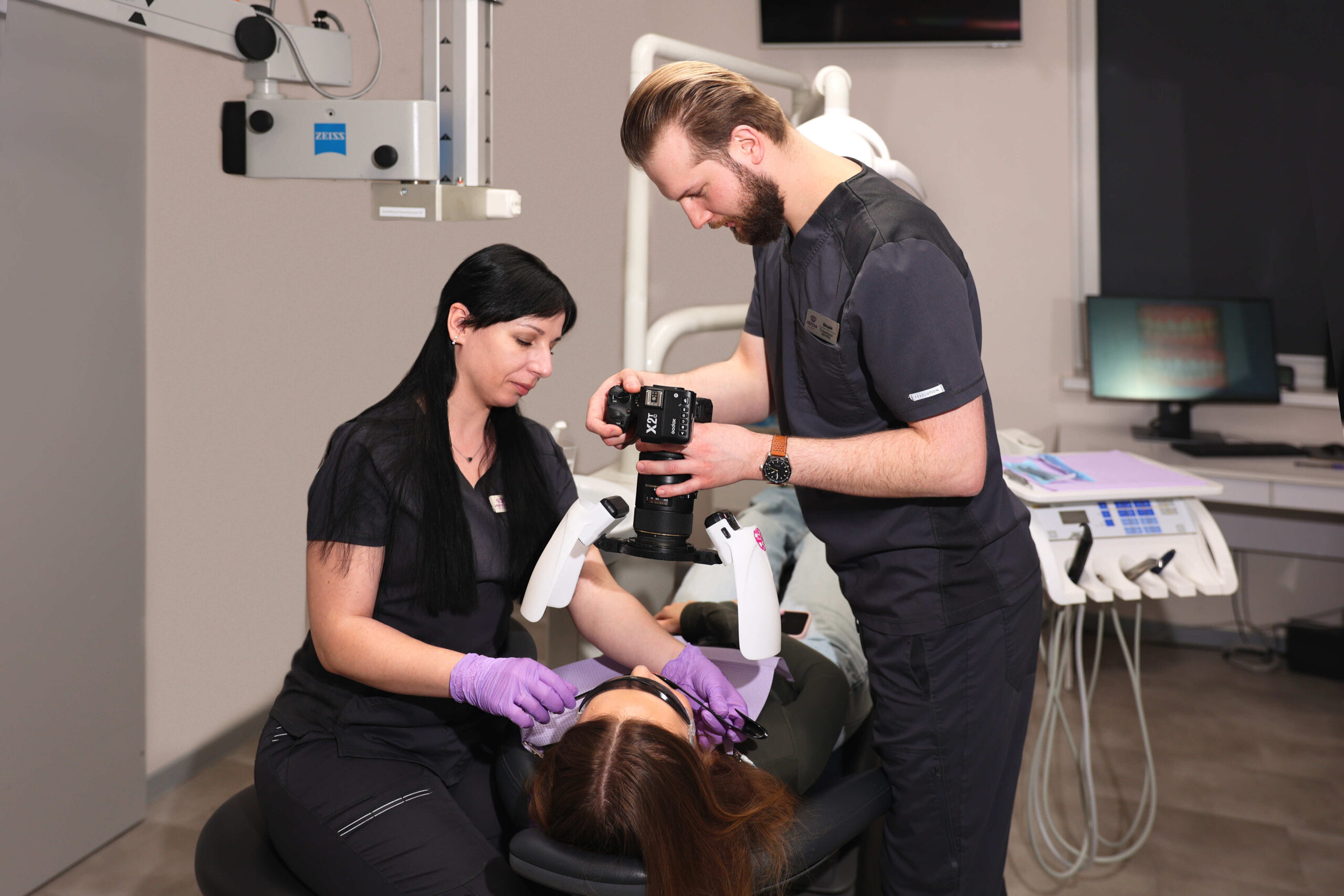 Встановлення керамічних коронок